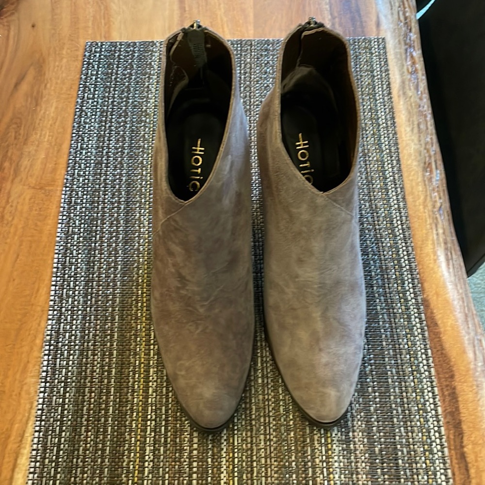 Fabulous original suede Hotic ankle boots (European brand) size 37, mink color